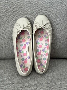 Predictions Women’s Cream Ballet Flats with Bow